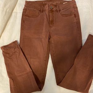 Never worn American Eagle ankle jegging pants size 6R. Rust color